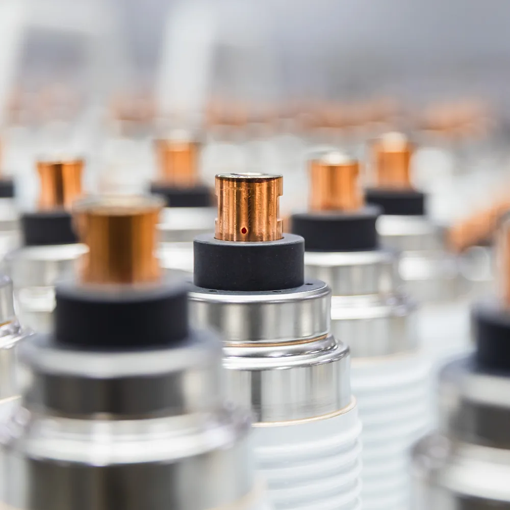 屋外用真空遮断器に真空消弧室を使用する原理は何ですか?